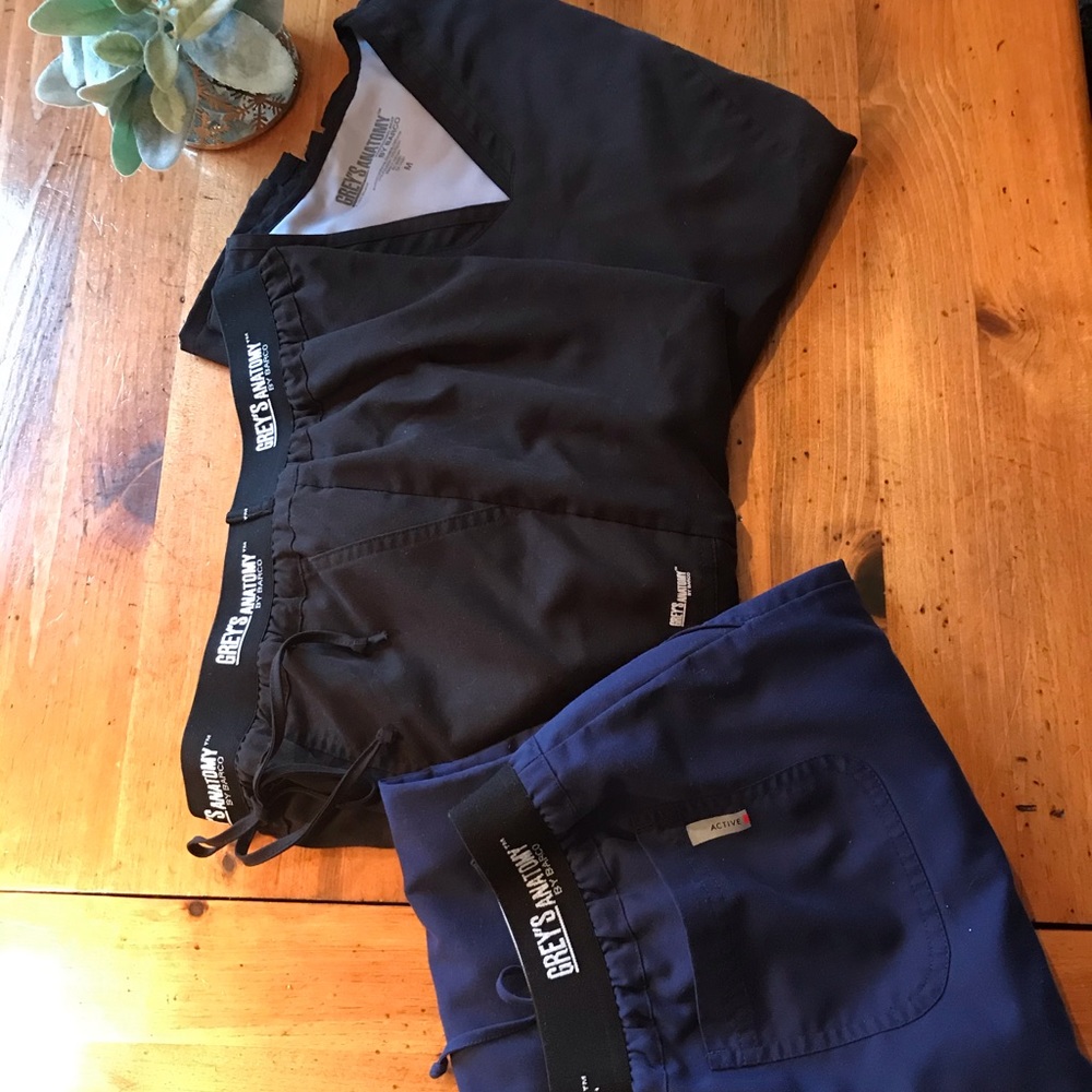 3pc Grey’s Anatomy scrubs